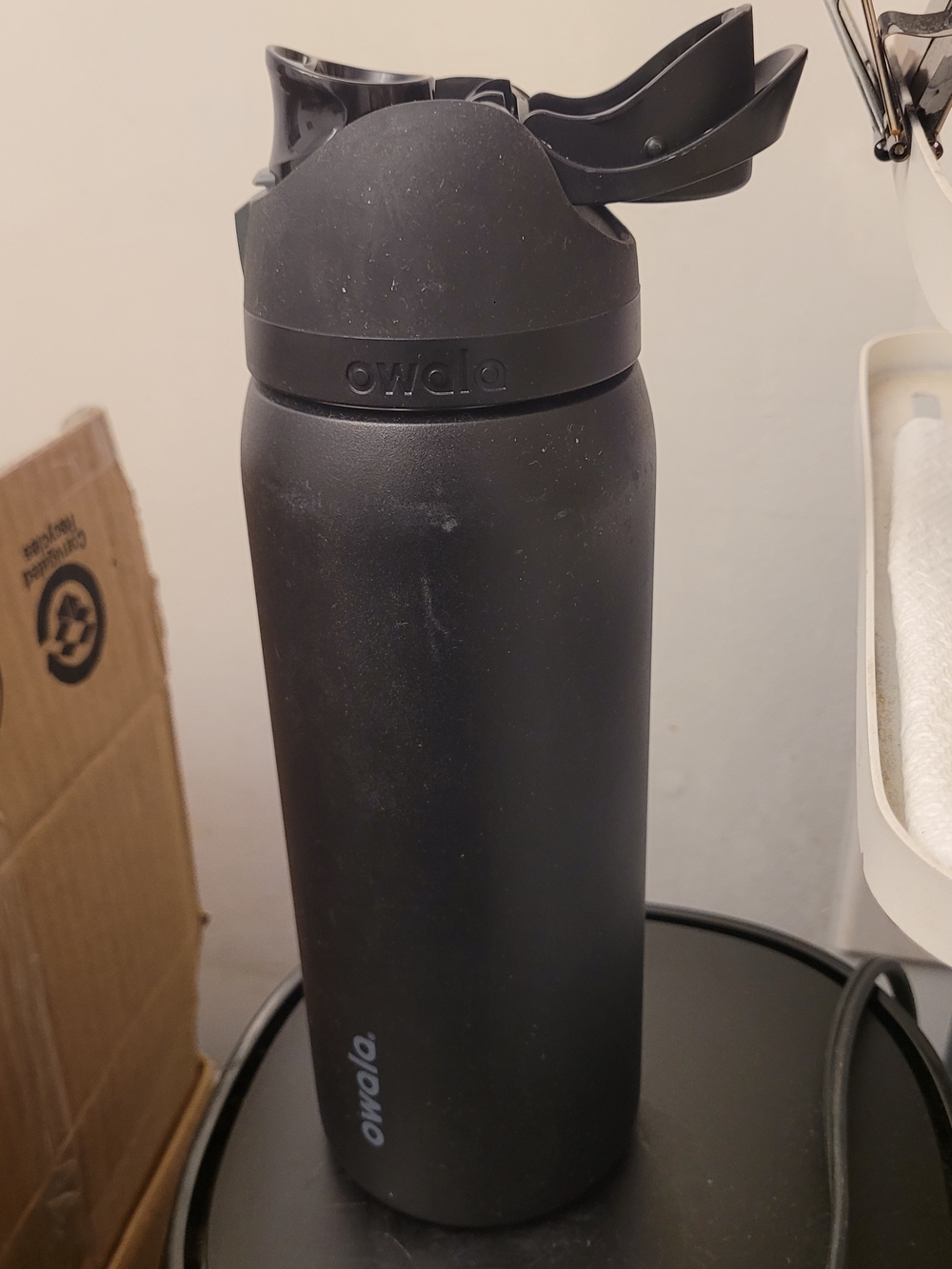 Black Stainless Steel Water Owala Bottle with Flip Lid 32oz No Straw